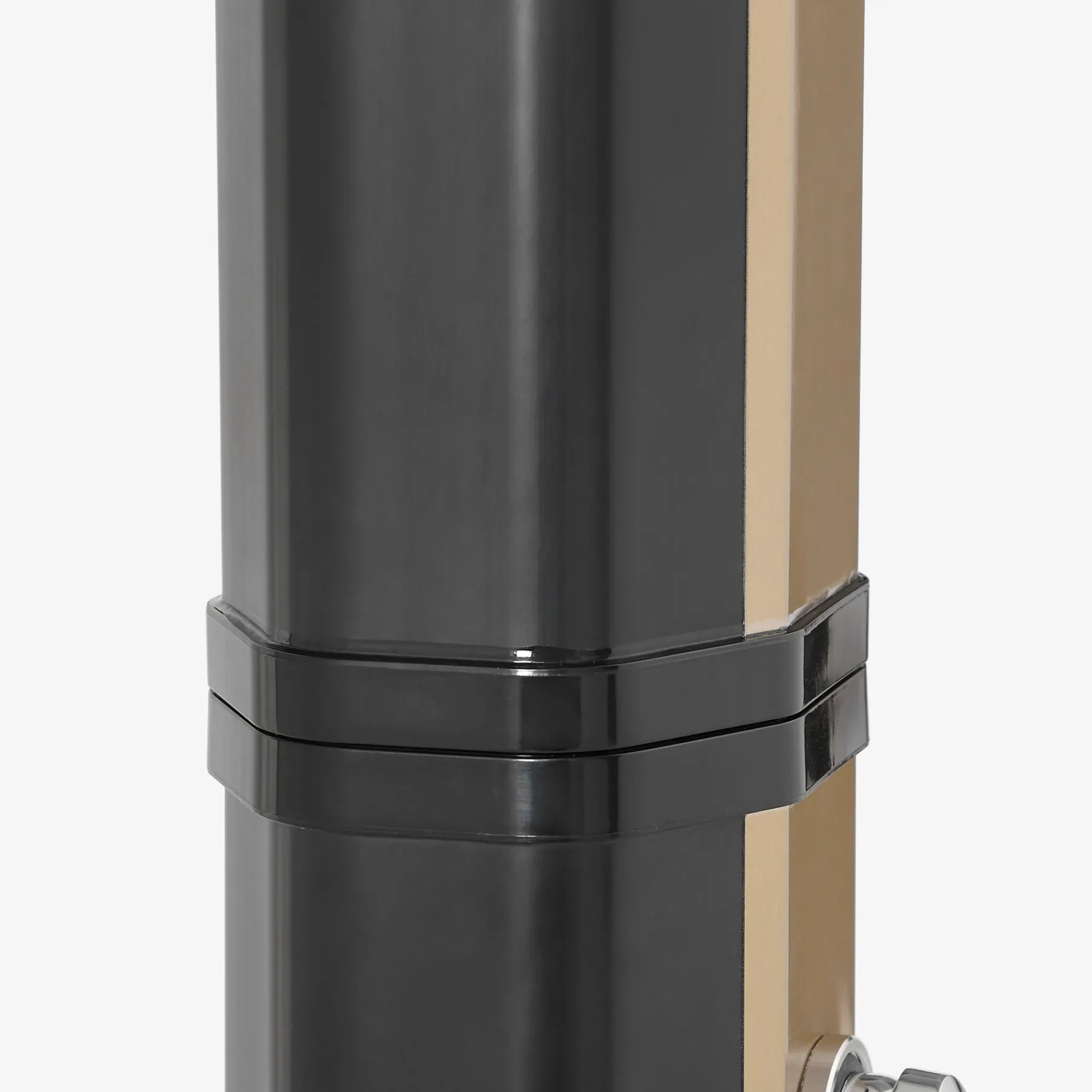 Solardusche 35L Schwarz golden mit Bodenplatte Anthrazit